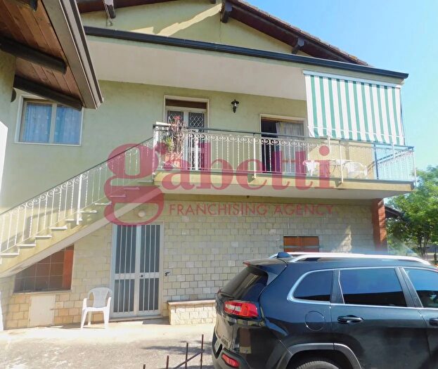 Casa con 5 locali in vendita in Via Ferreria SN, Sesto Campano