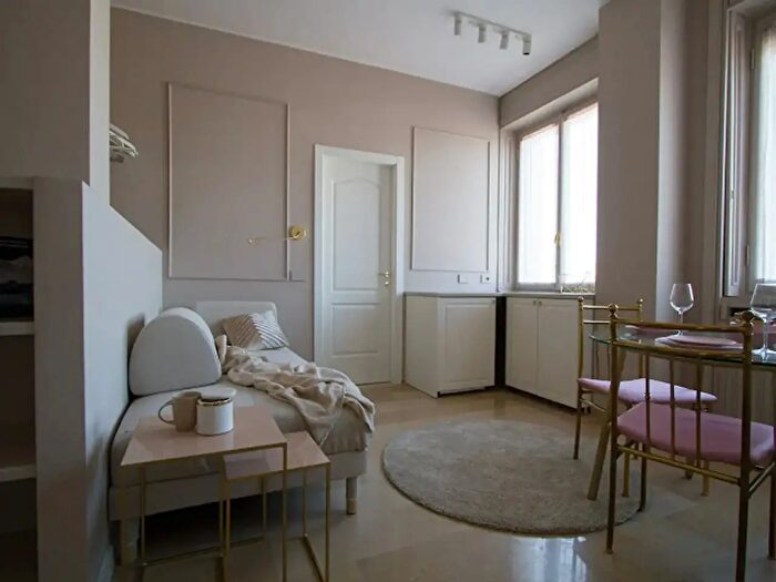 Appartamento monolocale in affitto in Via dei Piatti, Milano