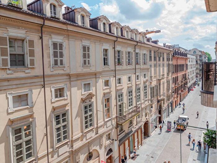 Appartamento bilocale in affitto in Via Luigi Lagrange, Via Roma, Torino