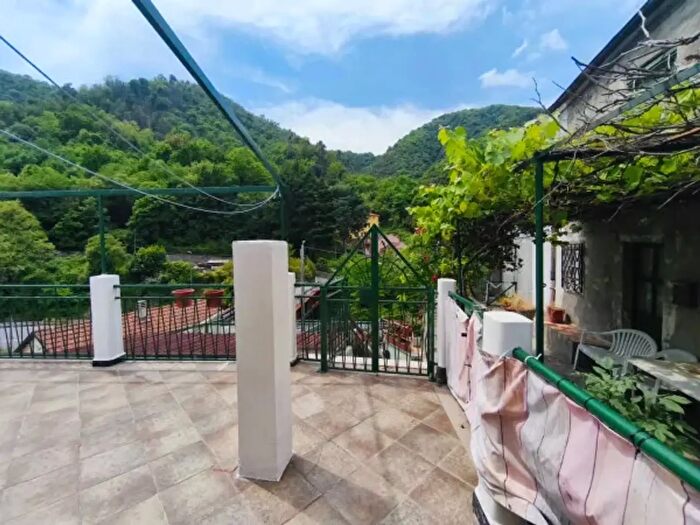 Appartamento trilocale in vendita in Via Cimavalle, Savona