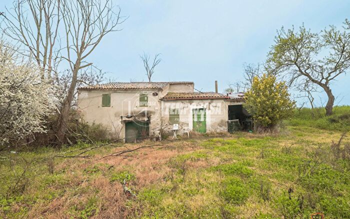 Casa con 8 locali in vendita in Via Ca Foschino, Montegridolfo