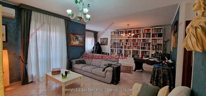 Casa con 7 locali in vendita in Carini