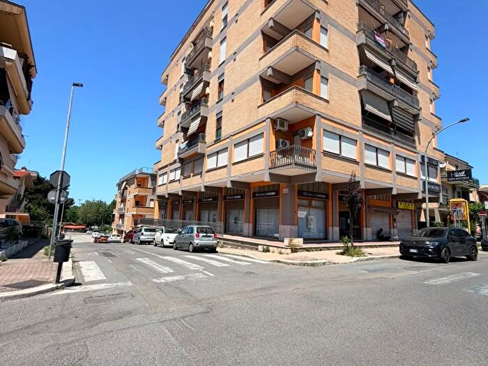 Appartamento quadrilocale in vendita in Via delle Margherite, Aprilia