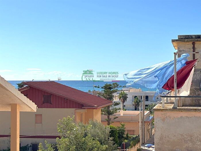 Appartamento con 6 locali in vendita in Via Carignano, Scicli