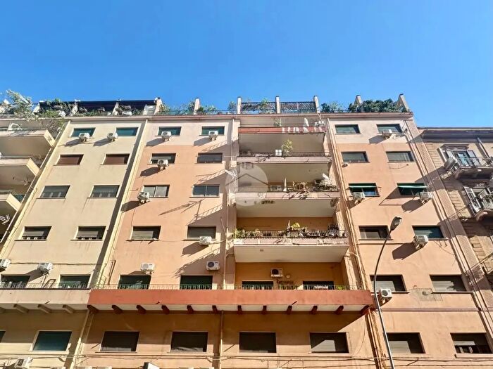 Appartamento quadrilocale in vendita in Via Segesta, Palermo
