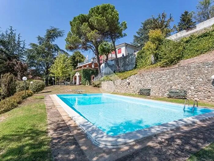 Casa con 10 locali in vendita in Corso Coppi Fausto E Serse, Tortona