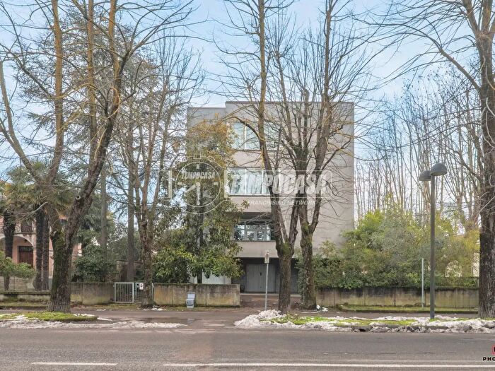 Appartamento con 5 locali in vendita in Viale Giulio Zaganelli, Massa Lombarda