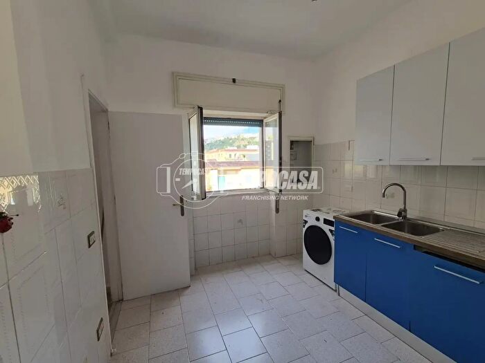 Appartamento bilocale in affitto in Viale di Augusto, Napoli