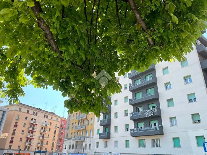 Appartamento trilocale in vendita in Via Monte Altissimo, Parma