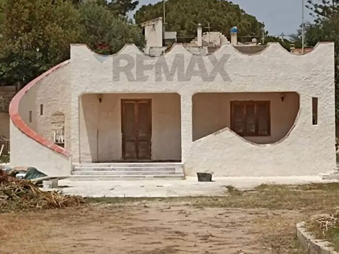 Casa quadrilocale in vendita in Traversa Capo Ognina, Siracusa