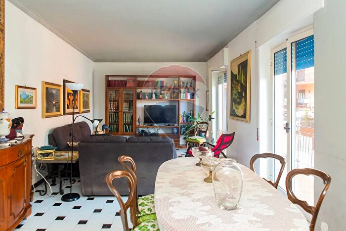 Appartamento quadrilocale in vendita in Via Medina, Catania