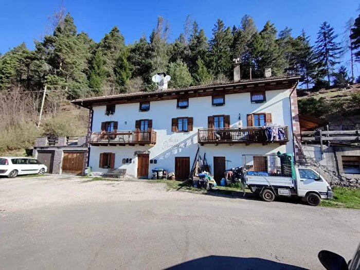 Appartamento trilocale in vendita in Località Cela, Ville di Fiemme