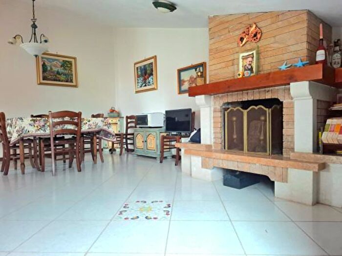 Appartamento quadrilocale in vendita in Piazzetta Napoleone, Montalbano Elicona