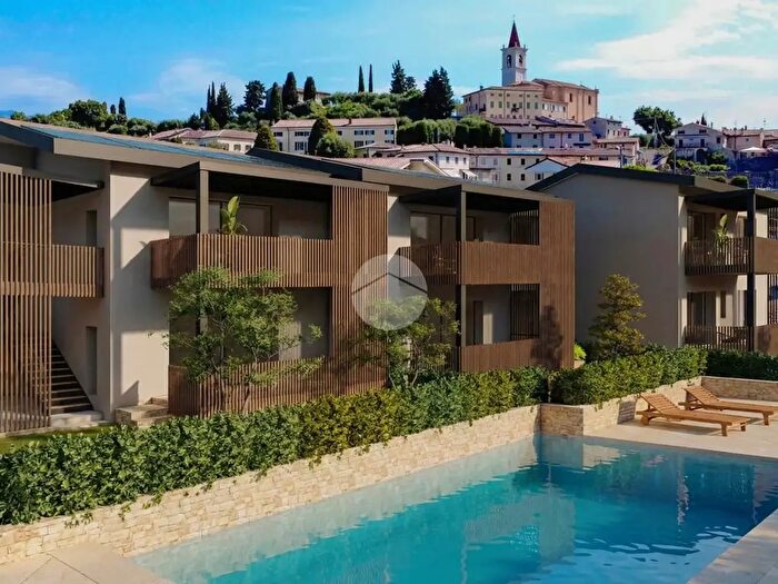 Appartamento trilocale in vendita in Via delle Fontane, Bardolino