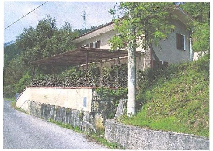 Casa con 5 locali in vendita in Seravezza