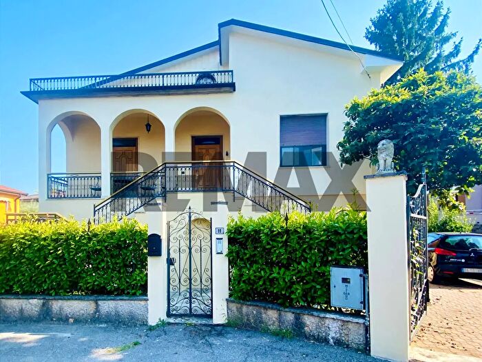 Casa con 6 locali in vendita in Ponti Sul Mincio