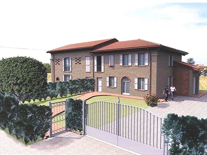 Casa con 7 locali in vendita in Sala Bolognese