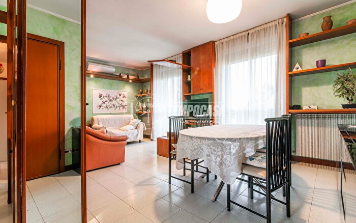 Appartamento trilocale in vendita in Via Unità dItalia B, Olgiate Olona