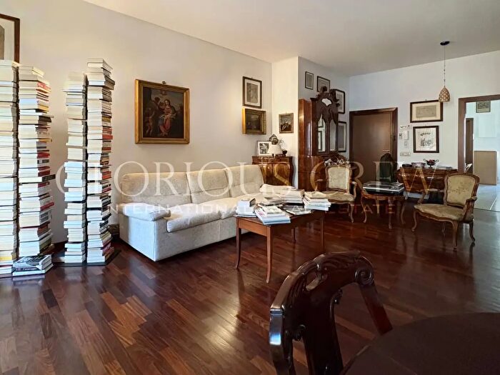 Appartamento trilocale in vendita in Via Novegno, Milano