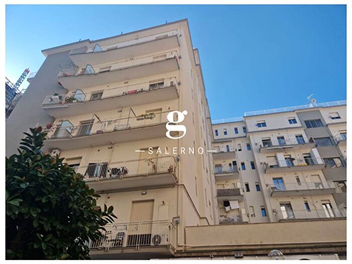 Appartamento trilocale in vendita in Via Rocco Cocchia, Pastena Pastena Alta, Salerno