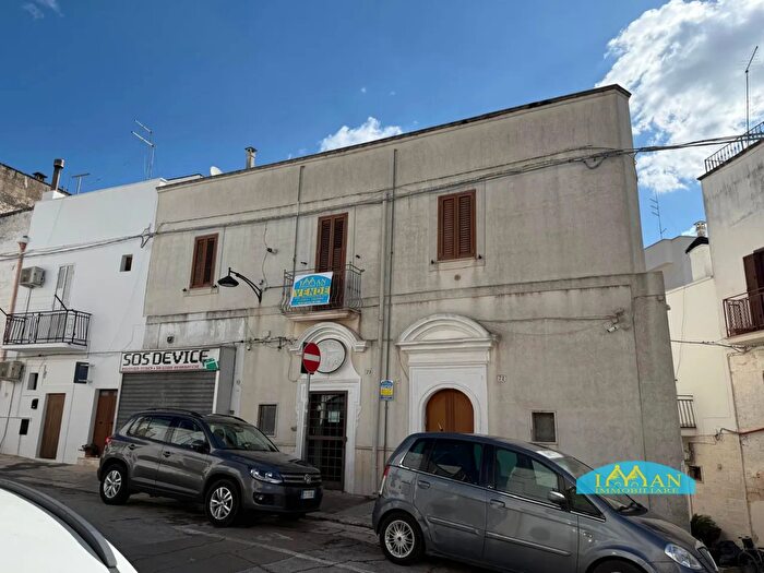 Casa trilocale in vendita in Piazza Umberto, Ceglie Messapica