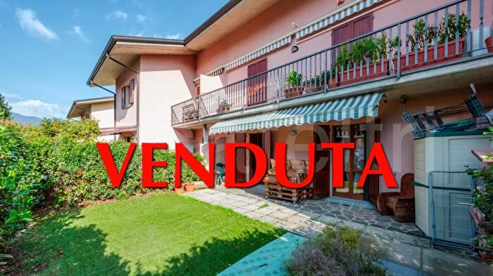 Casa bilocale in vendita in Via Romanelle Bergamo Provincia Almenno San Salvatore, Pove Del Grappa