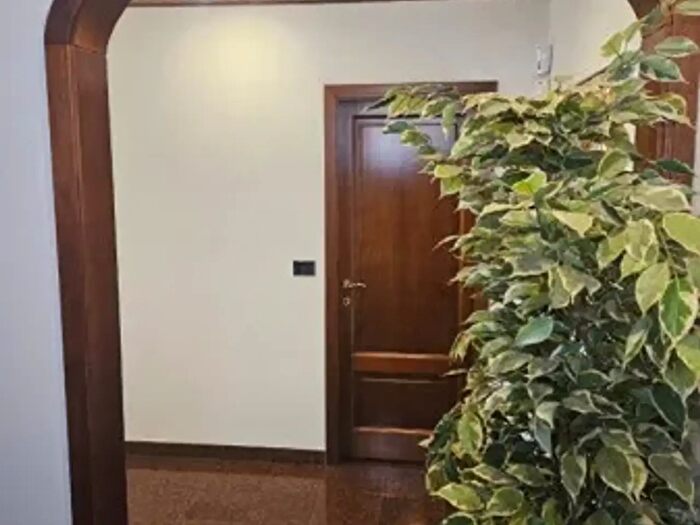 Casa con 6 locali in vendita in Strada Barchetta, Modena