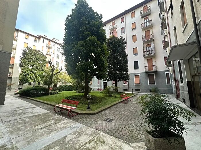 Appartamento trilocale in vendita in Viale Rodi, Milano