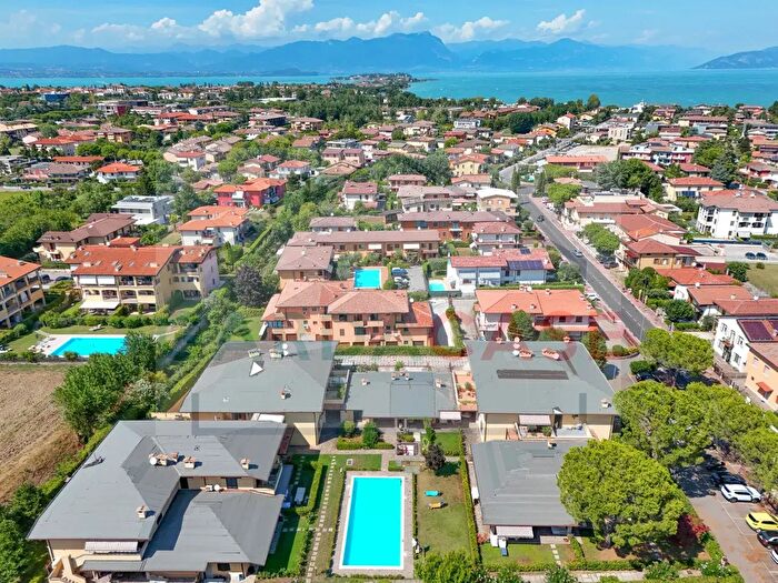 Appartamento trilocale in vendita in Via San Martino della Battaglia, Sirmione