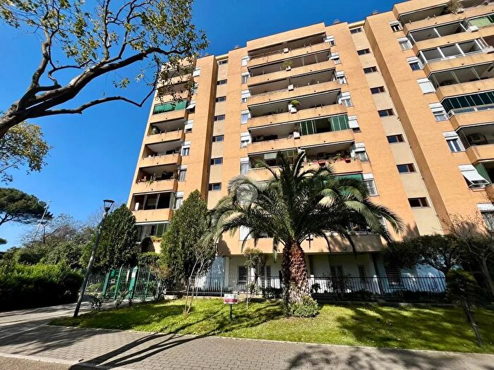 Appartamento trilocale in vendita in Piazza Salvatore Galgano, Roma