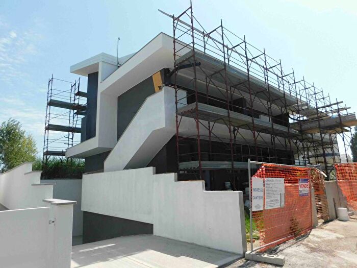 Appartamento quadrilocale in vendita in Via Verbano, Pinarella, Cervia
