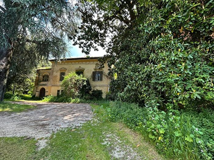 Casa con 10 locali in vendita in Via dei Laghi, Velletri