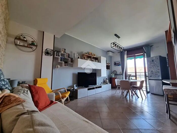 Appartamento trilocale in vendita in Via Cesare Battisti, Carugate