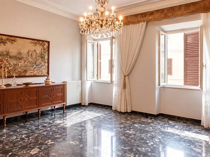Appartamento con 7 locali in vendita in Via Goffredo Mameli, Asciano