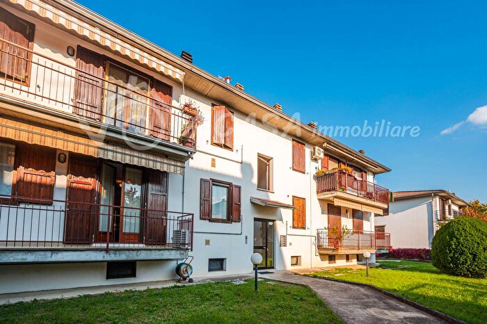 Appartamento con 5 locali in vendita in Via Guareschi, Medesano