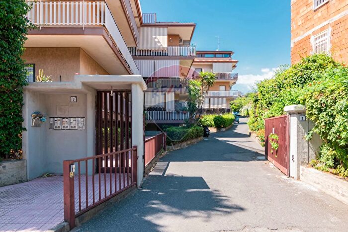 Appartamento quadrilocale in vendita in Via Virgilio, Aci Catena