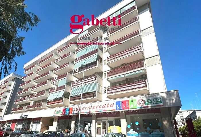 Appartamento con 6 locali in vendita in Via Magna Grecia, Bari