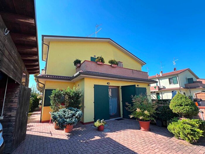 Casa con 5 locali in vendita in Via Vincenzo Bellini, Ospital Monacale, Argenta