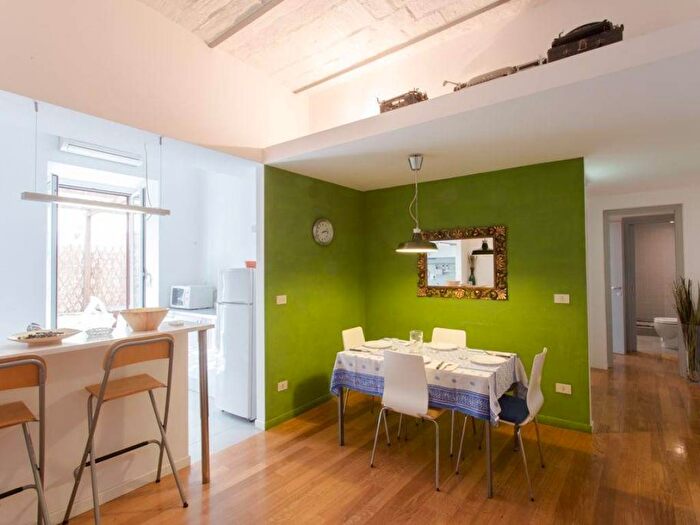 Appartamento trilocale in affitto in Via Sebastiano Veniero, Cipro, Roma