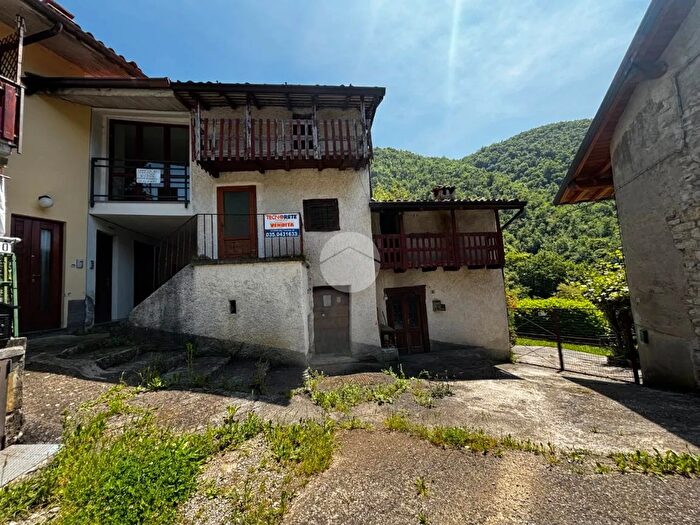 Casa con 5 locali in vendita in V Pezze, Adrara San Martino