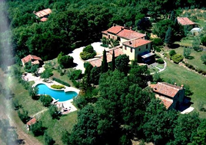 Casa con 6 locali in vendita in Lucignano