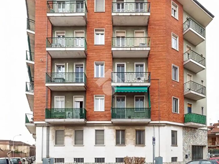 Appartamento trilocale in vendita in Vicolo Albussano, Chieri