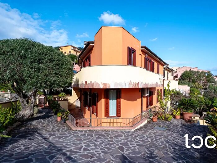 Appartamento con 7 locali in vendita in San Teodoro