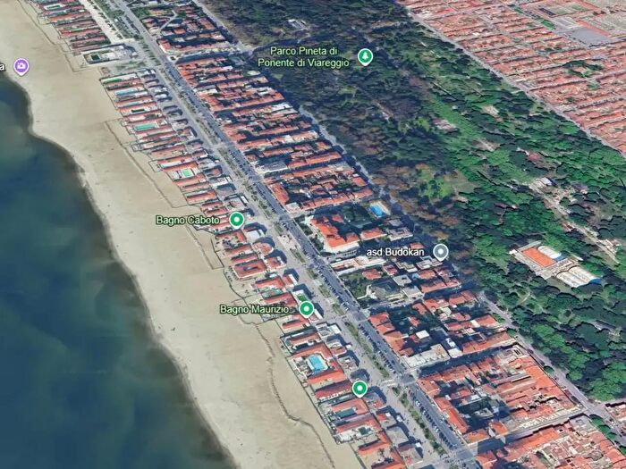 Appartamento con 6 locali in vendita in Viareggio
