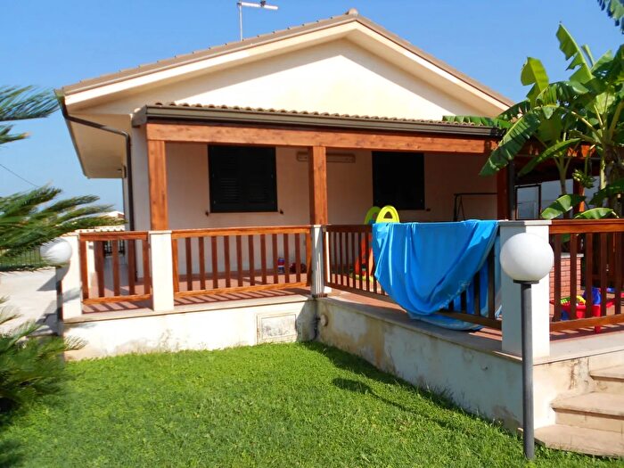 Casa quadrilocale in vendita in Via dellIbiscus, Ispica