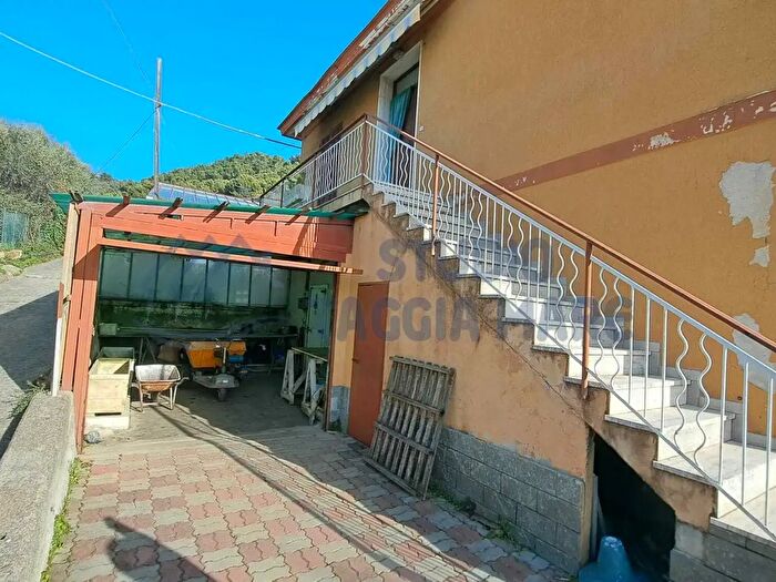 Casa quadrilocale in vendita in Strada del Colle, Sanremo