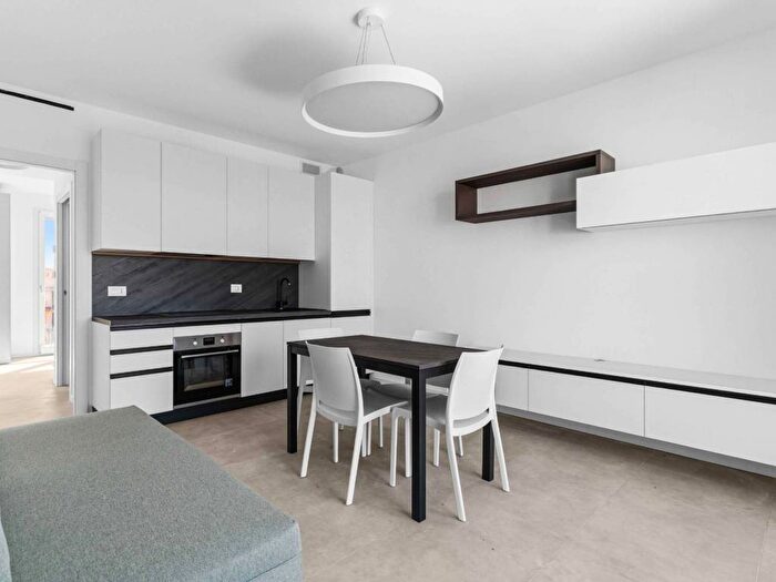 Appartamento bilocale in vendita in Via Ermenegildo Cantoni, Certosa, Milano