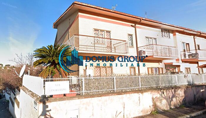 Appartamento trilocale in vendita in Via Sandigliano, Roma