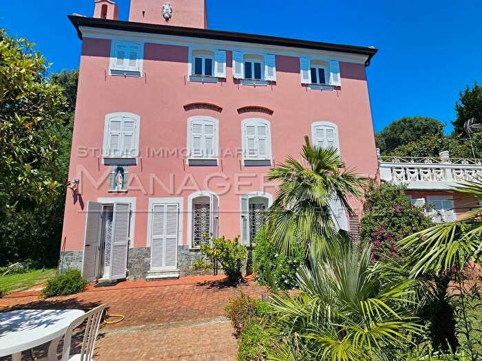 Appartamento trilocale in affitto in Via Luigi Gainotti, Vesima Crevari, Genova