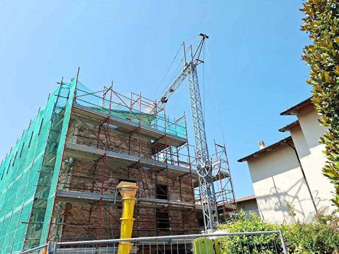 Appartamento trilocale in vendita in Via Livornese, Lastra A Signa